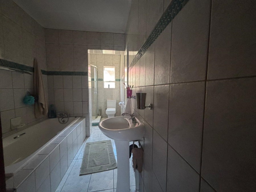 3 Bedroom Property for Sale in Vista Park Free State